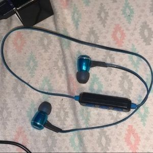 bluetooth earbuds.